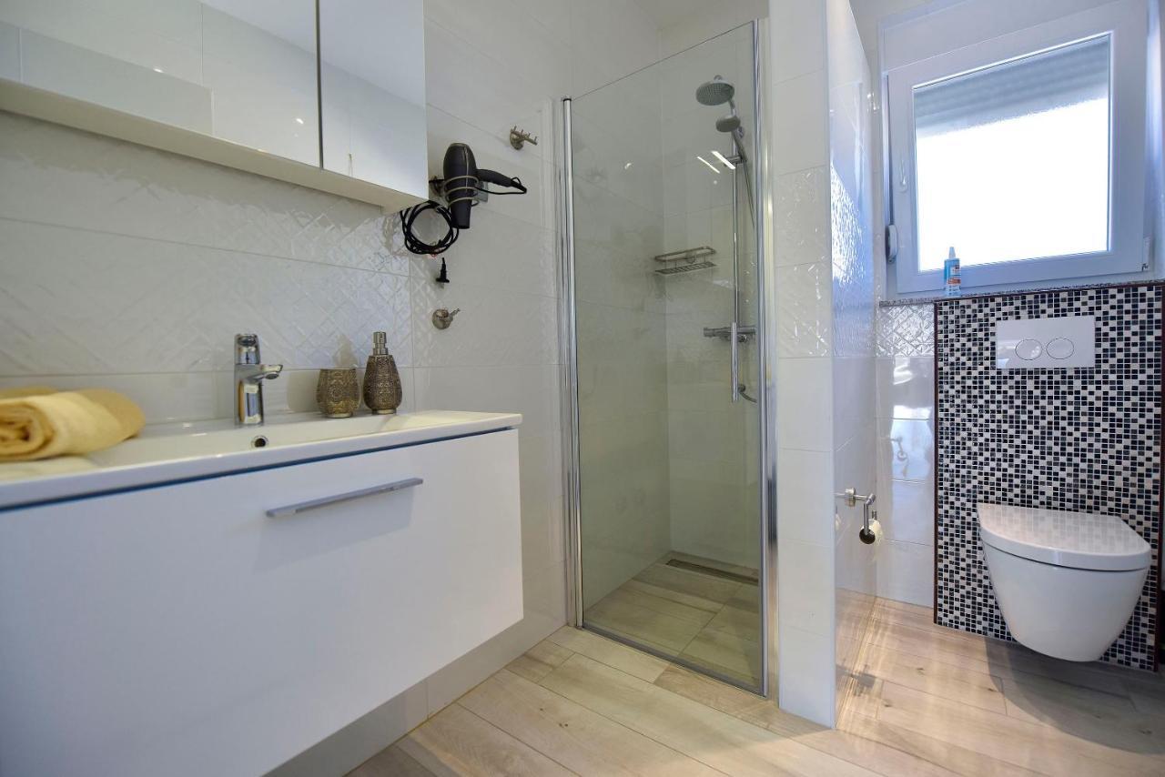 Moderner Bungalow Mit Meerblick Lun  Esterno foto
