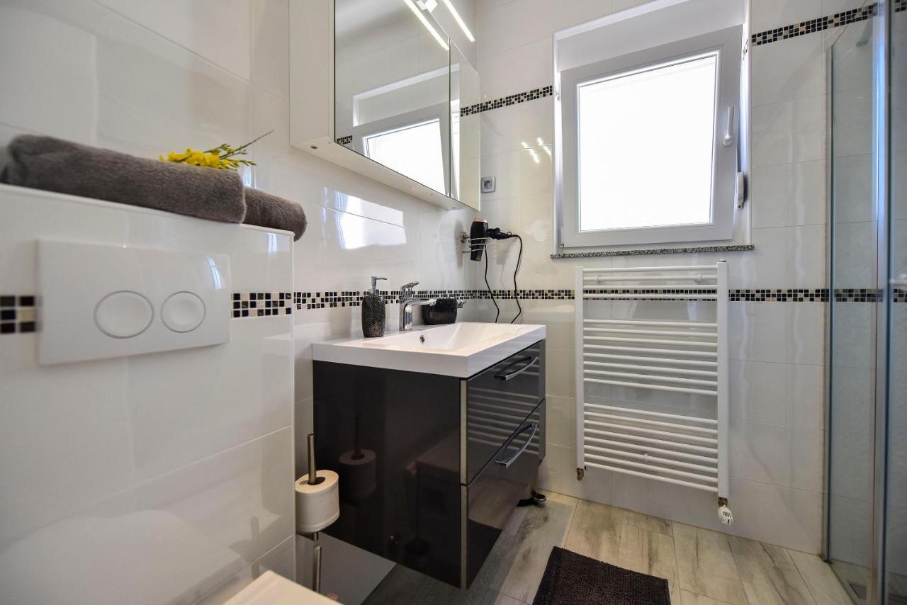 Moderner Bungalow Mit Meerblick Lun  Esterno foto